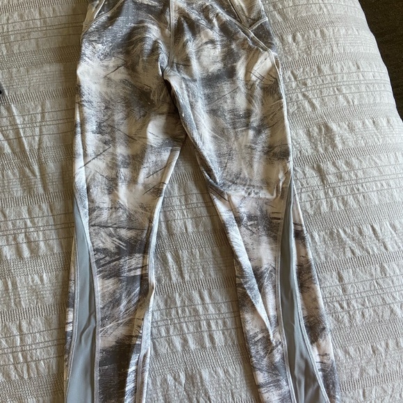 Lululemon Train Times 7/8 Pant, Breeze By White Light Cast - Picture 3 of 6